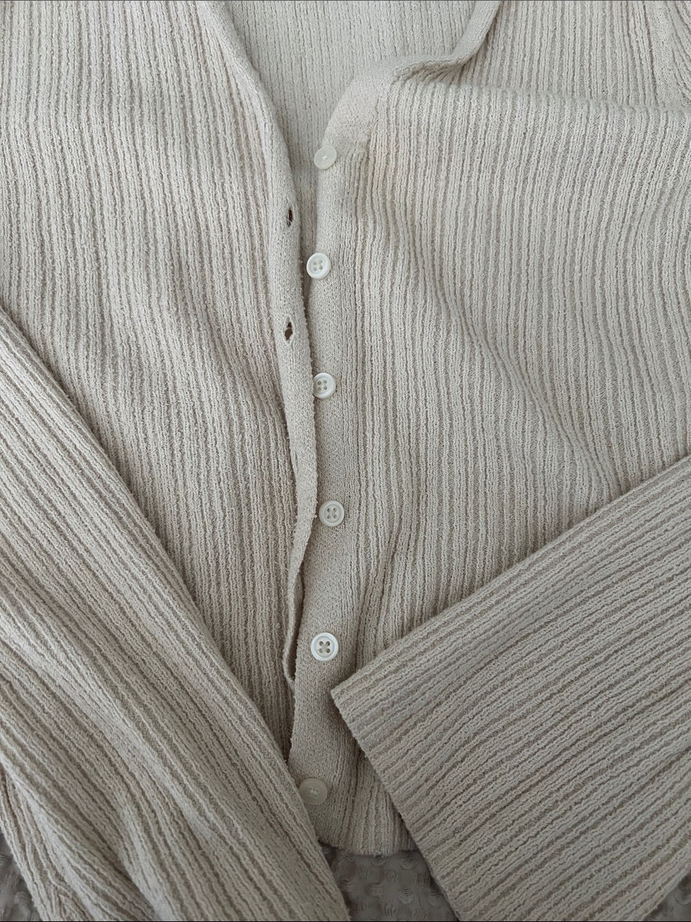 Old Navy Light Cream Ribbed V-Neck Button-Up Cardigan - Picture 4 of 6